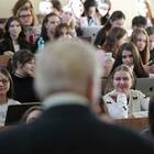 Почему проректоры университетов получают высокие зарплаты